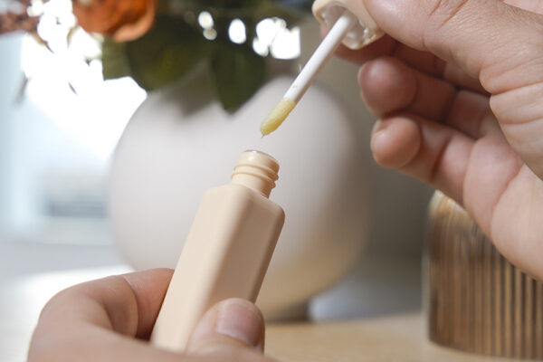 wellthy-skincare-lipgloss-open